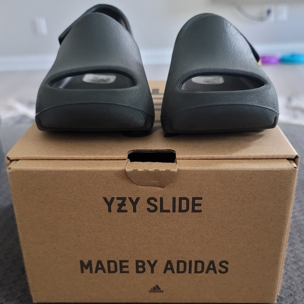 adidas Yeezy SlideDark Onyx (Infants)